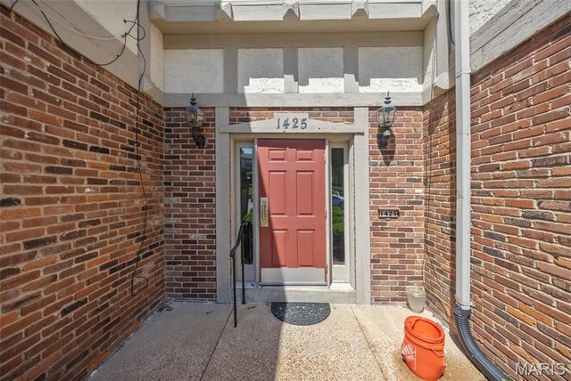 1425 Willow Brook Cove 5, St Louis, MO 63146