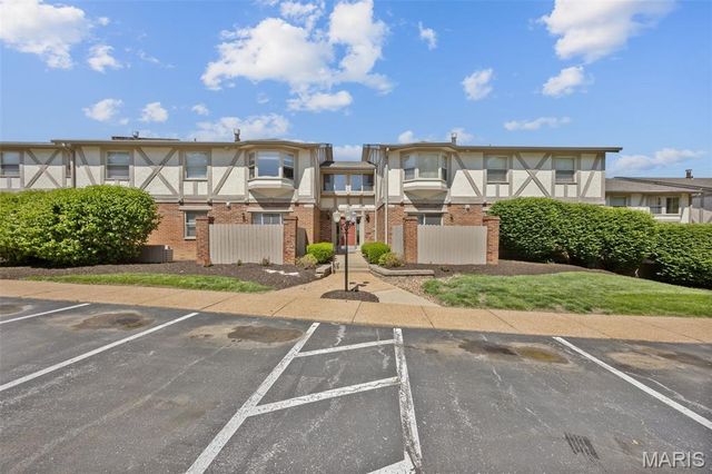 1425 Willow Brook Cove 5, St Louis, MO 63146