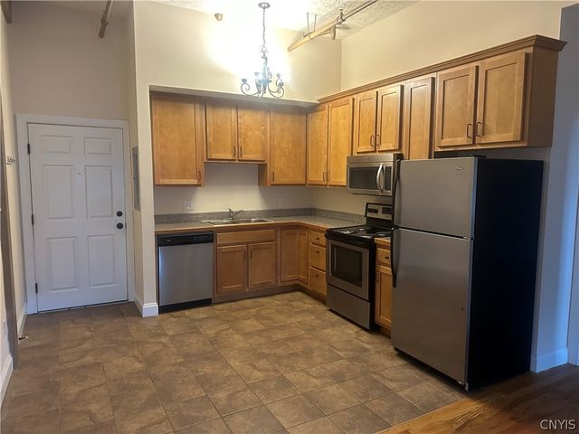 617 East Hiawatha Boulevard 4, Syracuse, NY 13208