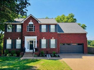 149 Grove Ln, S, Hendersonville, TN 37075