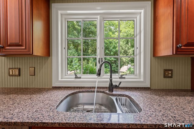 16 Cedar Grove Road, Southbury, CT 06488