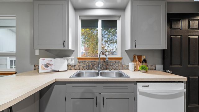 1505 Arbor St, Richland, WA 99352