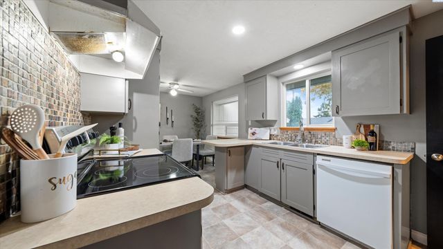 1505 Arbor St, Richland, WA 99352