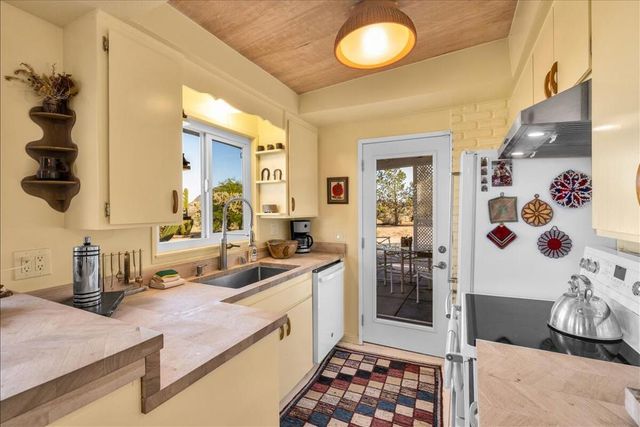 4171 Hughes Lane, Landers, CA 92285