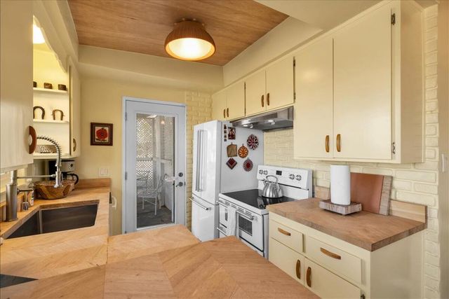 4171 Hughes Lane, Landers, CA 92285