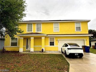 117 Shadow Lakes DR, Lehigh Acres, FL 33974
