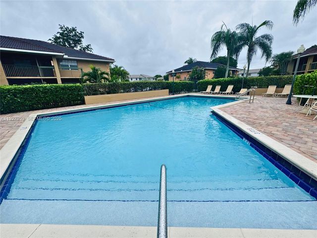 10457 NW 8th St 105, Pembroke Pines, FL 33026