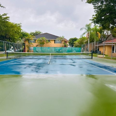 10457 NW 8th St 105, Pembroke Pines, FL 33026