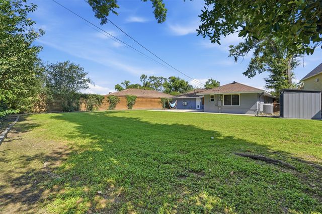 6111 Waltway Drive, Houston, TX 77008