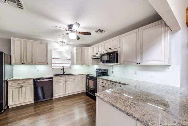 104 DOROTHY ST, Lakehills, TX 78063