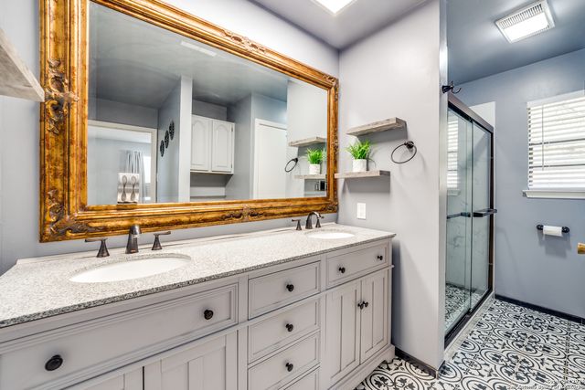 104 DOROTHY ST, Lakehills, TX 78063