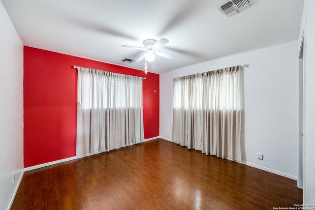 104 DOROTHY ST, Lakehills, TX 78063