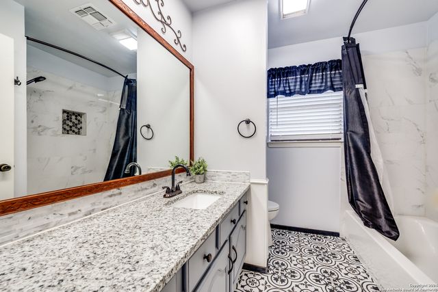 104 DOROTHY ST, Lakehills, TX 78063