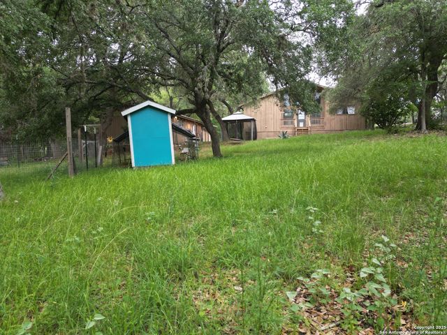 104 DOROTHY ST, Lakehills, TX 78063