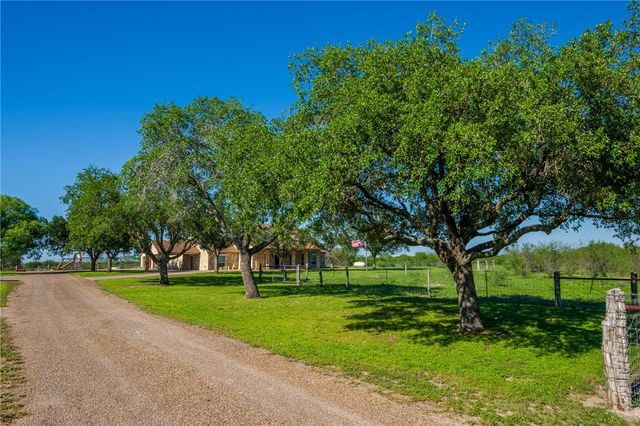 625 W County Road 303, Orange Grove, TX 78372