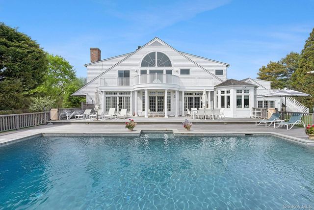 59 Farm Field Road, Bridgehampton, NY 11932