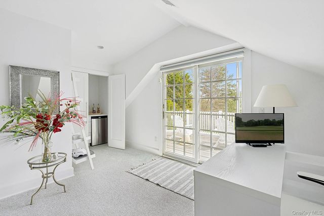 59 Farm Field Road, Bridgehampton, NY 11932