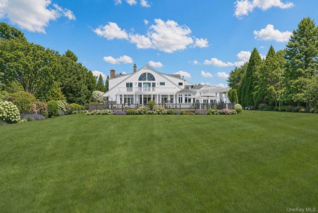 59 Farm Field Road, Bridgehampton, NY 11932