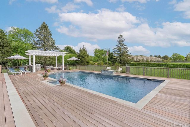 59 Farm Field Road, Bridgehampton, NY 11932