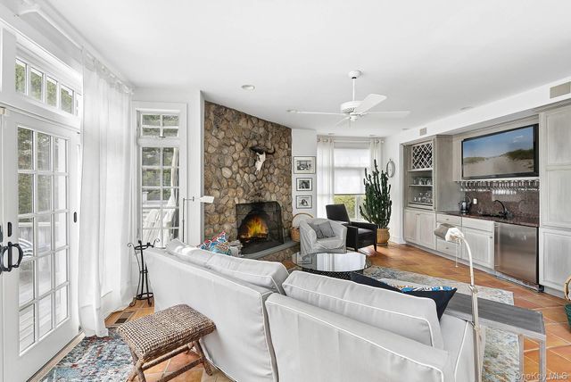 59 Farm Field Road, Bridgehampton, NY 11932