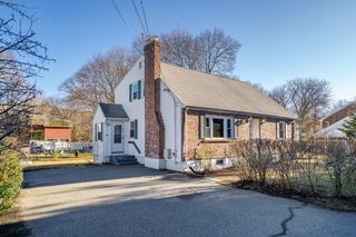32 Oak St., Winchester, MA 01890