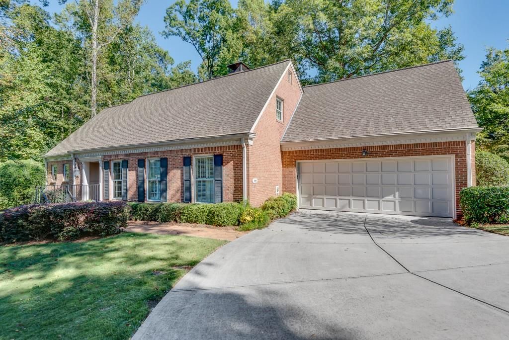 Image 1 of property listing at 1882 Bedfordshire Court, Decatur, GA 30033