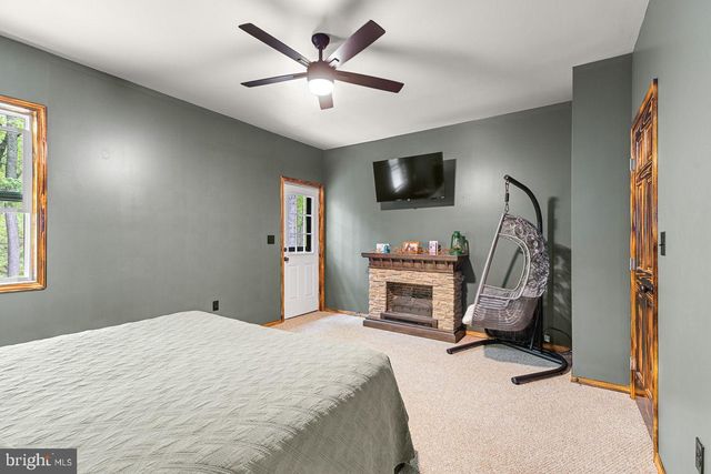 859 HANK LN, Berkeley Springs, WV 25411