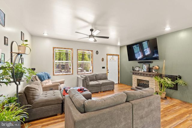 859 HANK LN, Berkeley Springs, WV 25411
