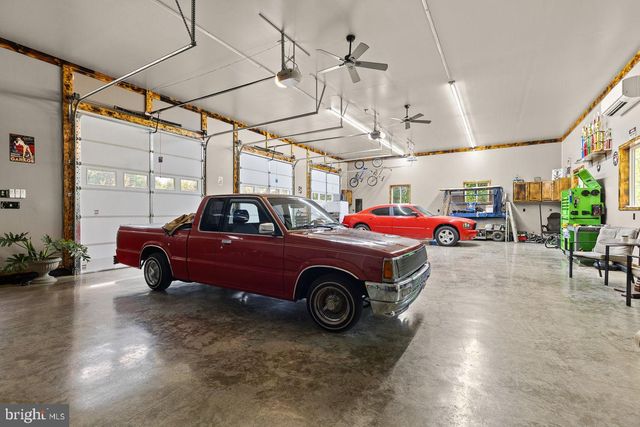 859 HANK LN, Berkeley Springs, WV 25411