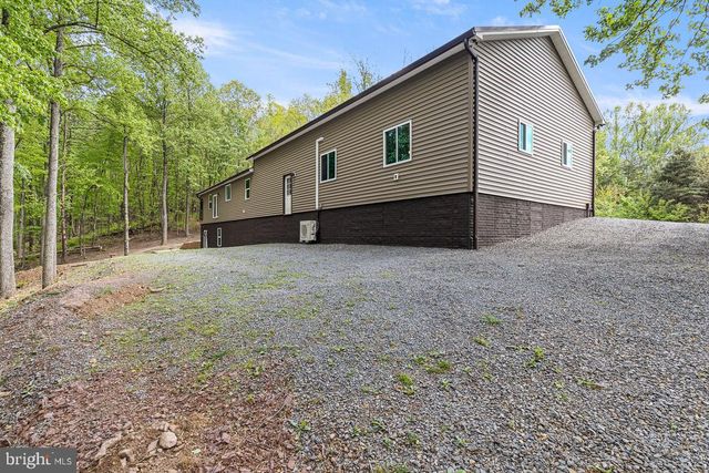 859 HANK LN, Berkeley Springs, WV 25411