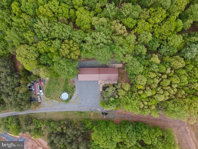 859 HANK LN, Berkeley Springs, WV 25411