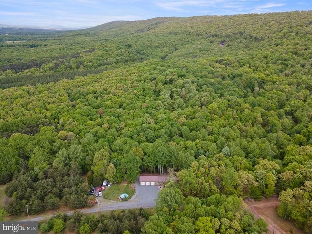 859 HANK LN, Berkeley Springs, WV 25411