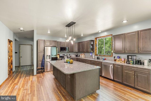 859 HANK LN, Berkeley Springs, WV 25411