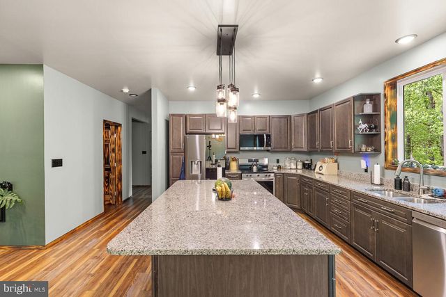 859 HANK LN, Berkeley Springs, WV 25411