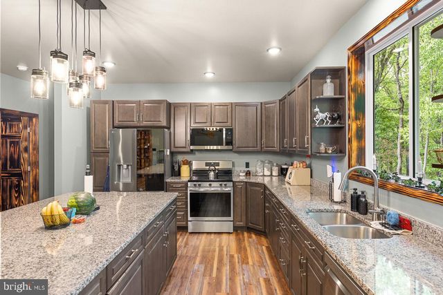 859 HANK LN, Berkeley Springs, WV 25411