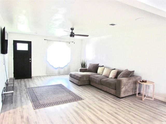639 Feamster Drive, Houston, TX 77022
