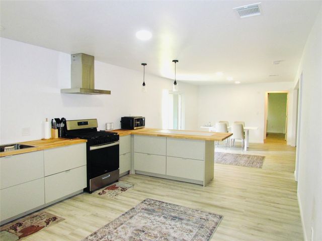 639 Feamster Drive, Houston, TX 77022