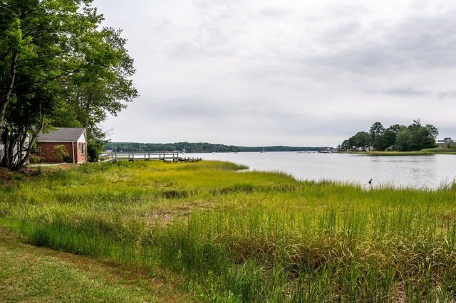 354 Dover Point Road, Dover, NH 03820