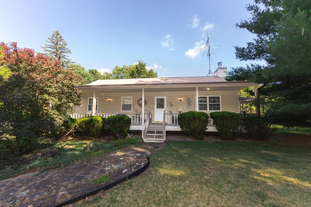 S3255 Buckhorn Road, Reedsburg, WI 53959