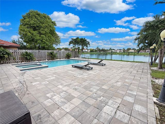12061 SW 135th Ter, Miami, FL 33186