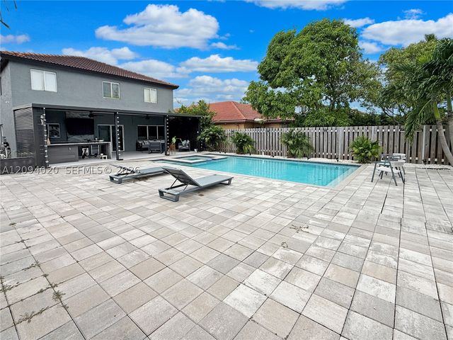 12061 SW 135th Ter, Miami, FL 33186