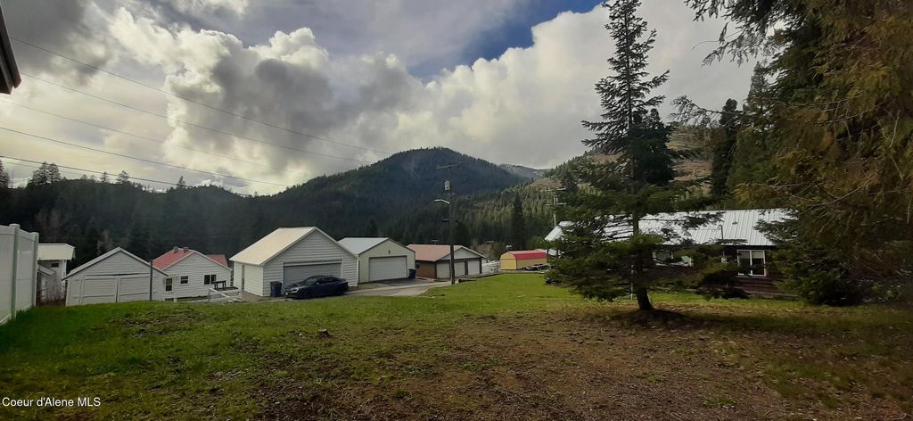 8th St, Mullan, ID 83846