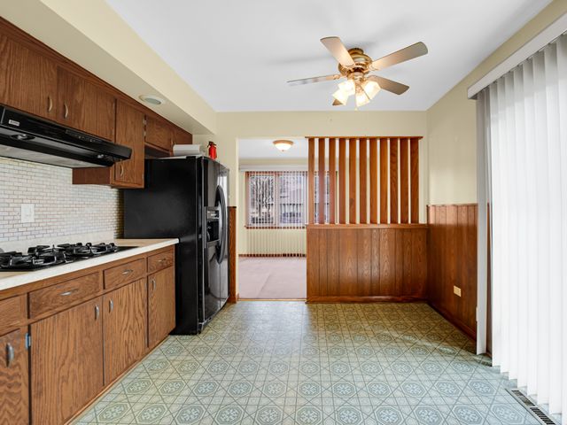 1103 E 166th Place, South Holland, IL 60473