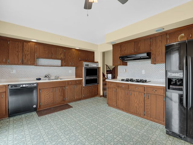 1103 E 166th Place, South Holland, IL 60473