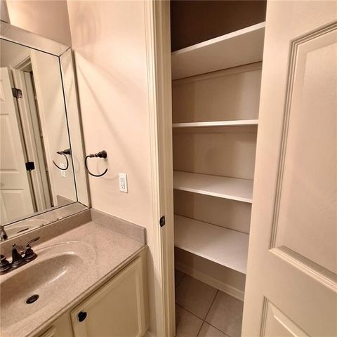 533 VERSAILLES Boulevard E, Alexandria, LA 71303