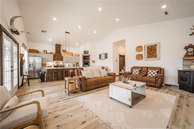 13945 Holloway Road, Gravette, AR 72739