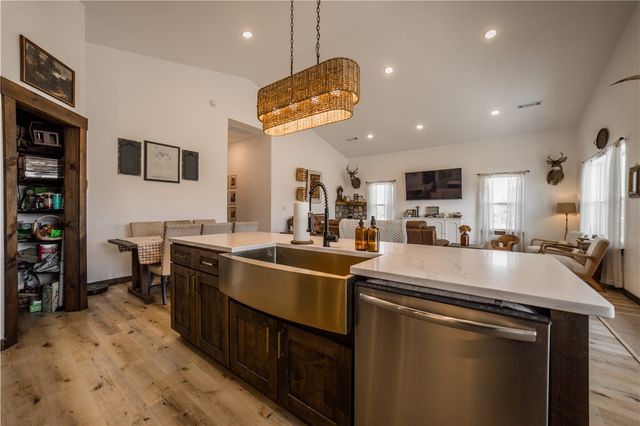 13945 Holloway Road, Gravette, AR 72739