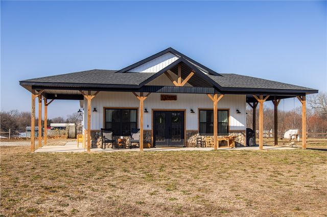 13945 Holloway Road, Gravette, AR 72739