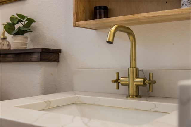 13945 Holloway Road, Gravette, AR 72739