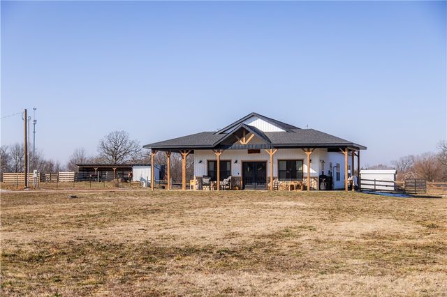 13945 Holloway Road, Gravette, AR 72739